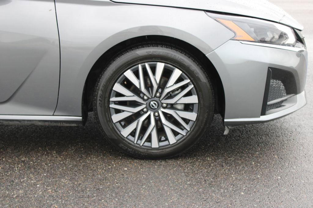 Used 2024 Nissan Altima 2.5 SV image 12