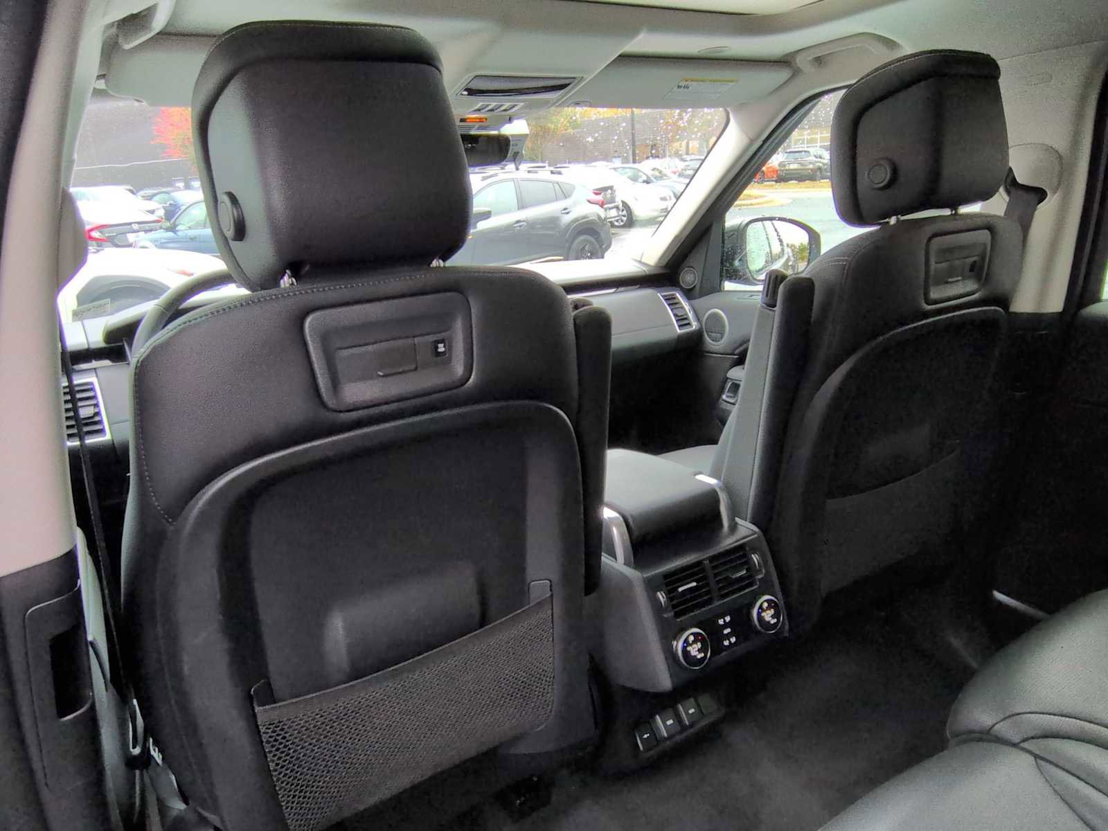 Used 2024 Land Rover Discovery S image 18