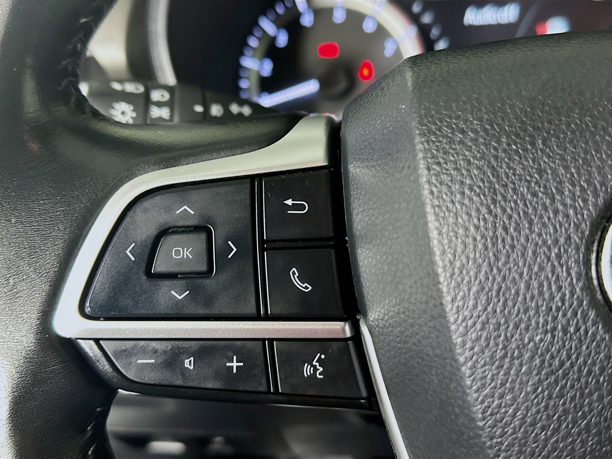 Used 2024 Toyota Highlander LE image 16