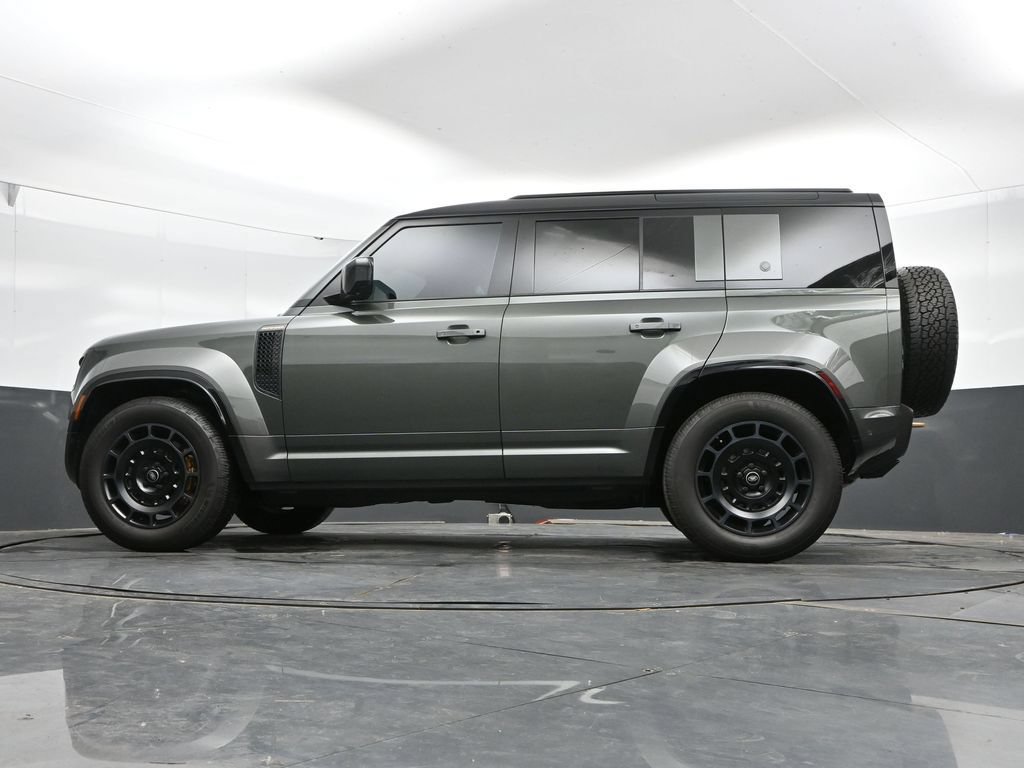 Used 2025 Land Rover Defender 110 AWD/4WD image 46