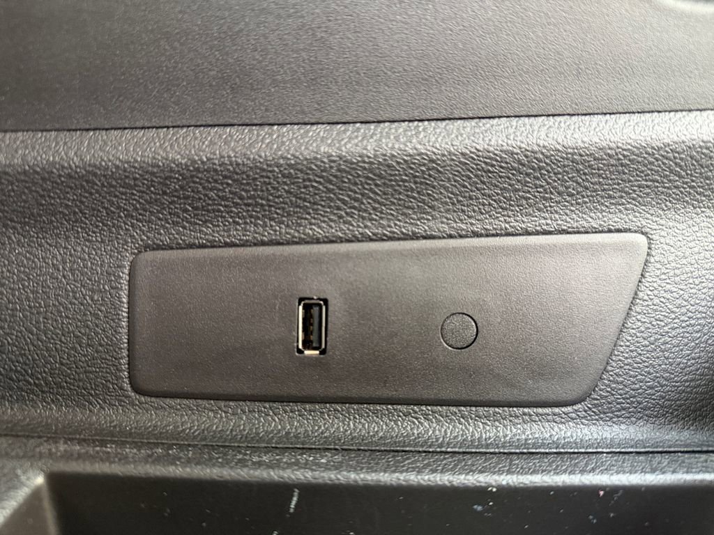 Used 2018 Ford Transit 150 XLT image 28