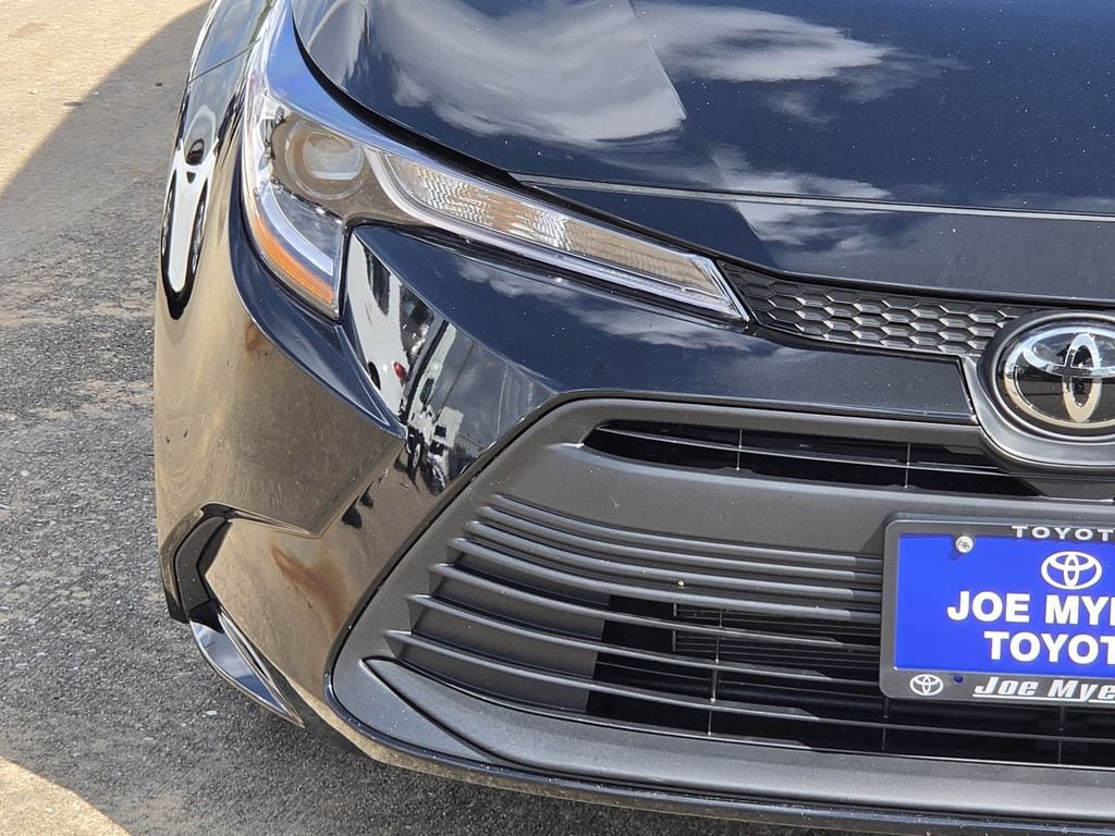 Used 2026 Toyota Corolla LE FWD image 5