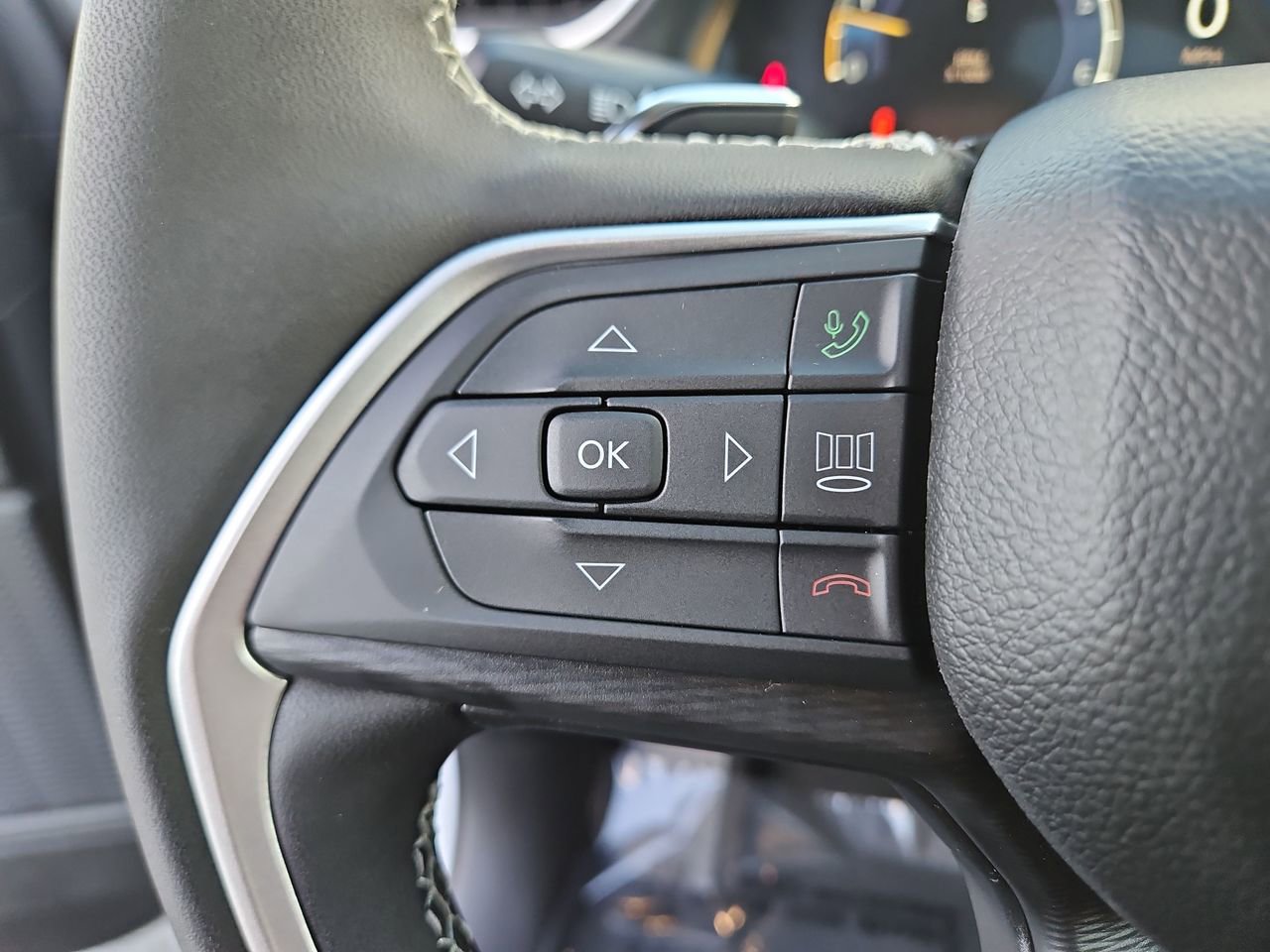 New 2025 Jeep Grand Cherokee L Altitude image 30