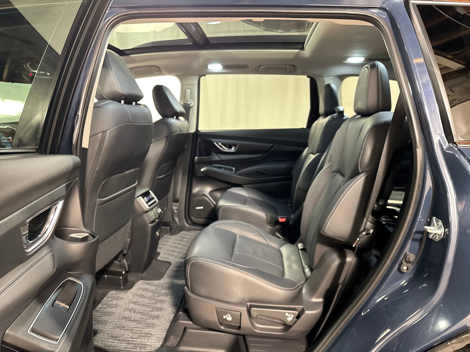 Used 2023 Subaru Ascent Limited w/ Technology Package AWD/4WD image 5