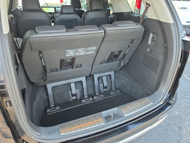 Used 2024 Kia Carnival EX FWD image 6