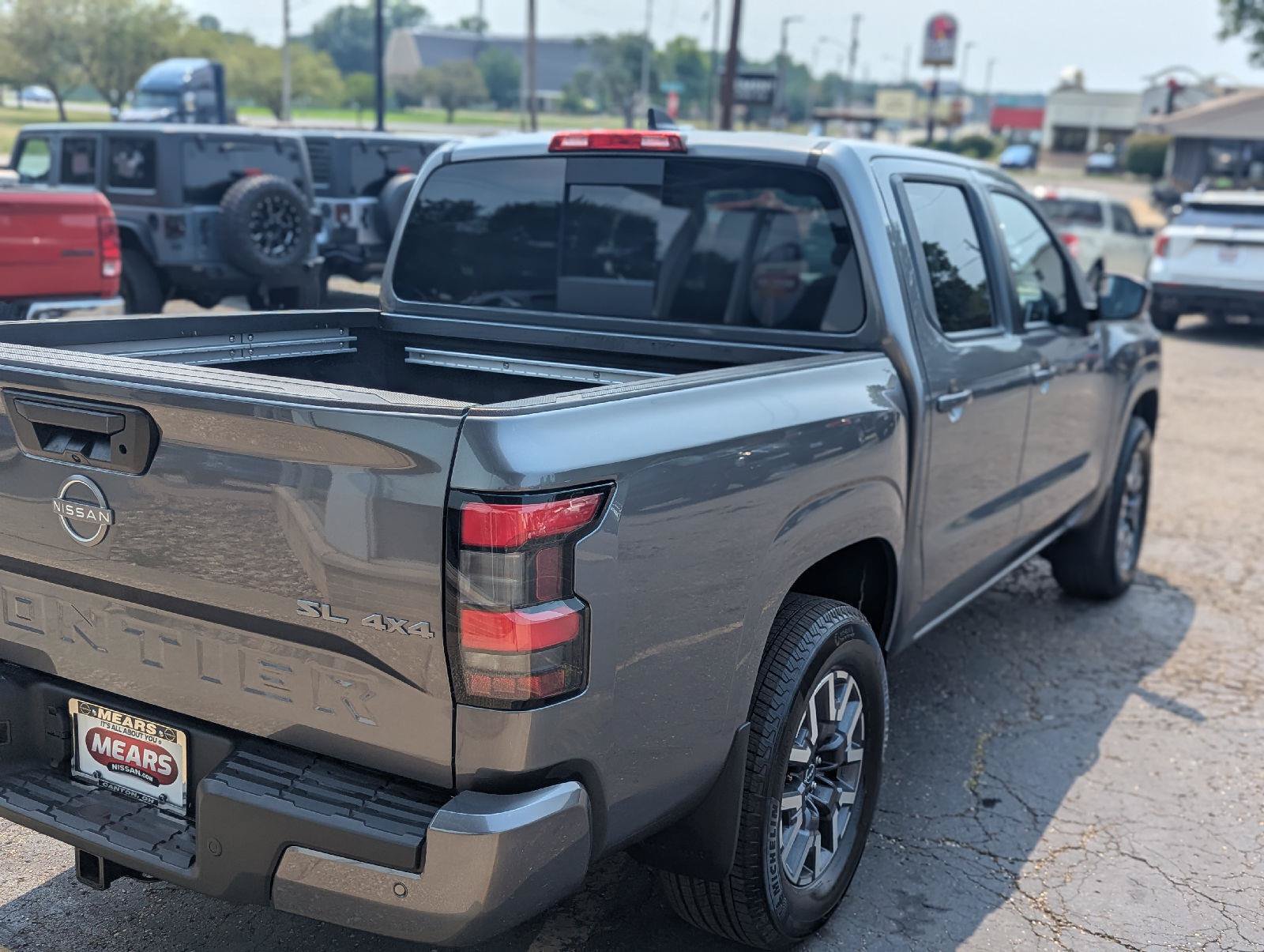 Used 2024 Nissan Frontier SL w/ Technology Package AWD/4WD image 13