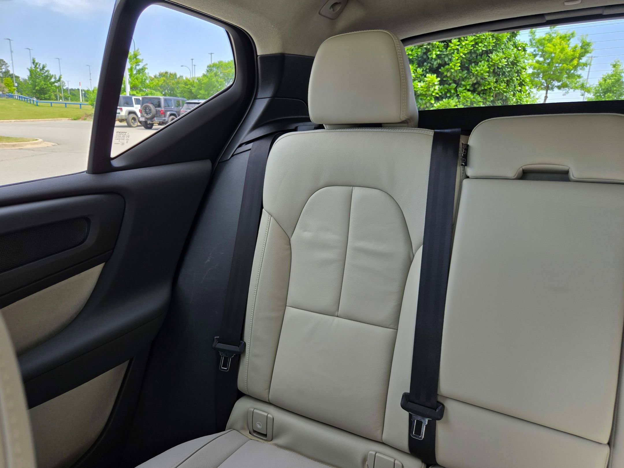 Used 2022 Volvo XC40 T5 Momentum AWD/4WD image 12