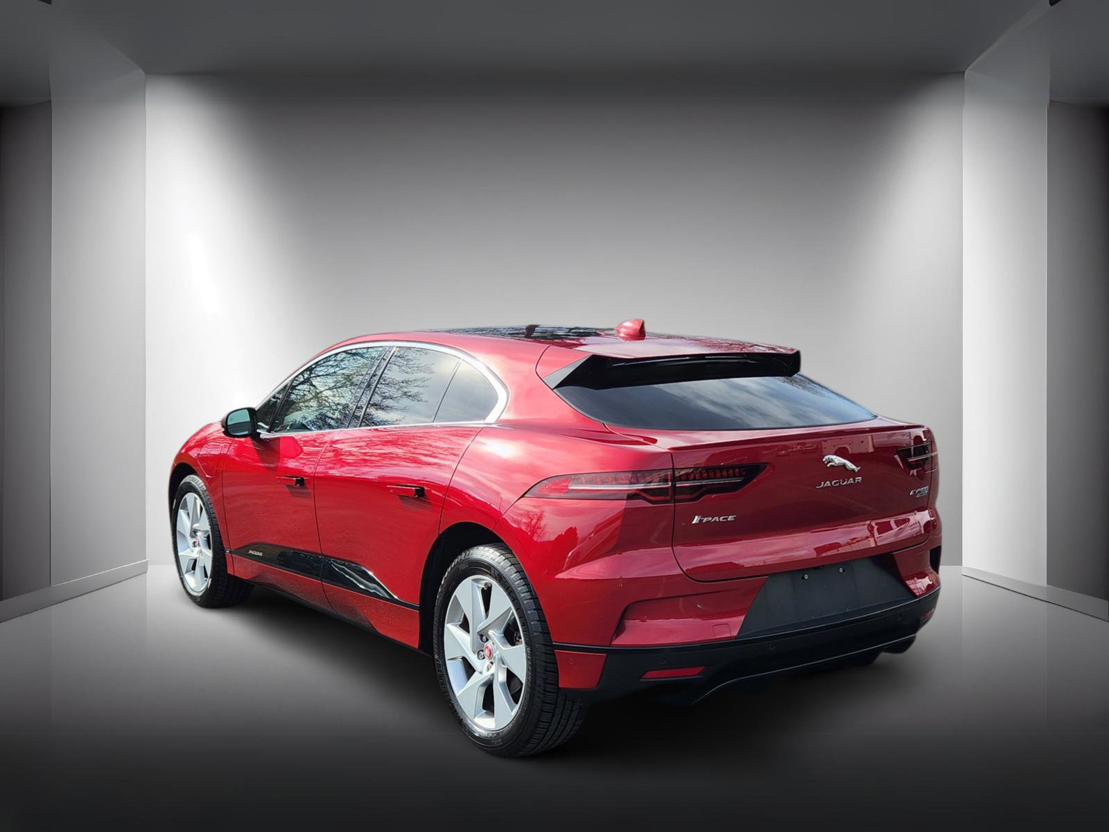Used 2020 Jaguar I-PACE SE image 3
