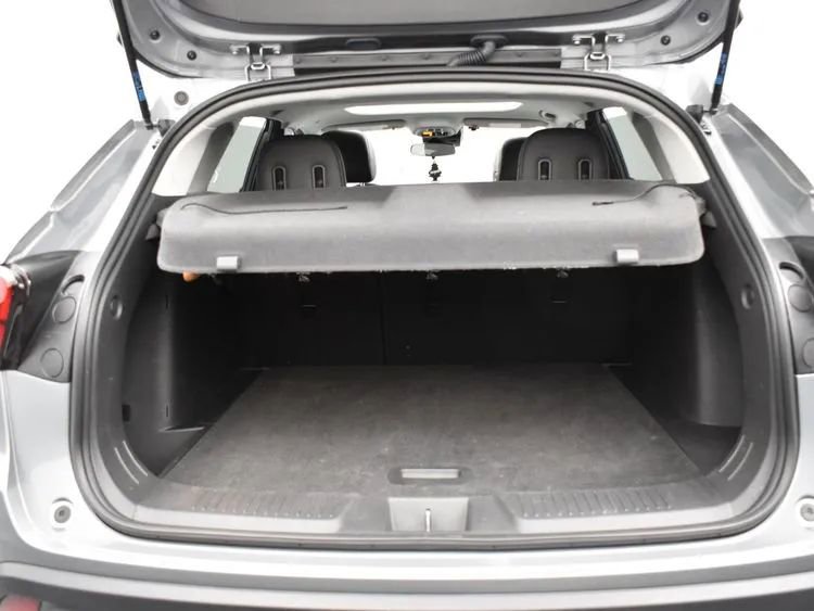 Used 2024 Chevrolet Trax LT w/ Sunroof Package image 16