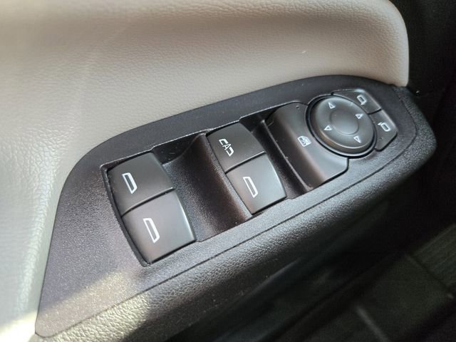 Used 2018 Chevrolet Equinox LS image 31