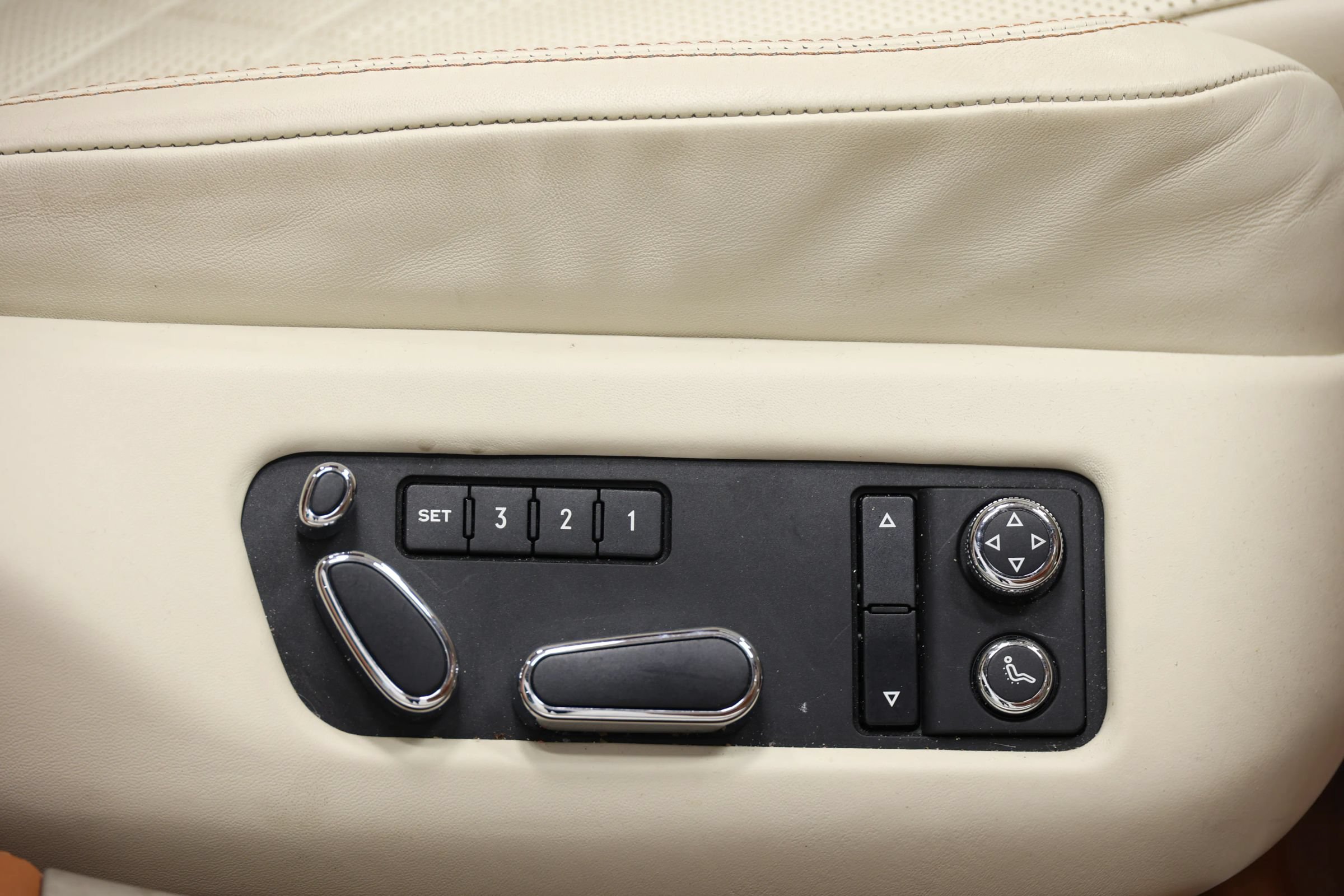 Used 2018 Bentley Flying Spur V8 AWD/4WD image 98