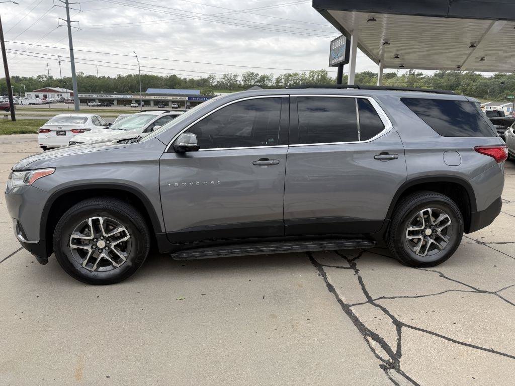 Used 2020 Chevrolet Traverse LT w/ Driver Confidence II Package AWD/4WD image 4