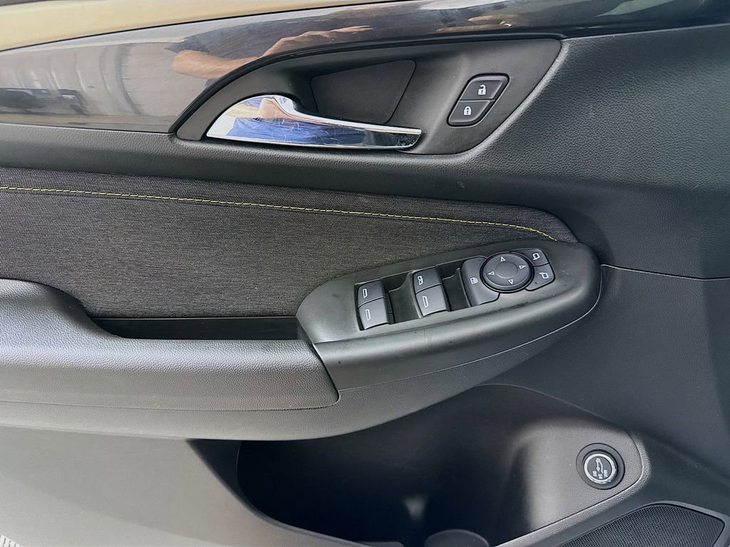 Used 2025 Chevrolet TrailBlazer ACTIV w/ Convenience Package FWD image 17