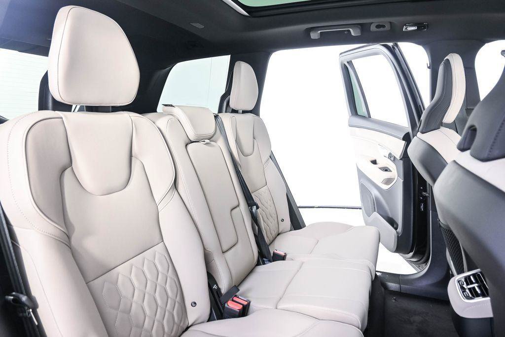 New 2026 Volvo XC90 B6 Plus w/ Protection Package Premier AWD/4WD image 22