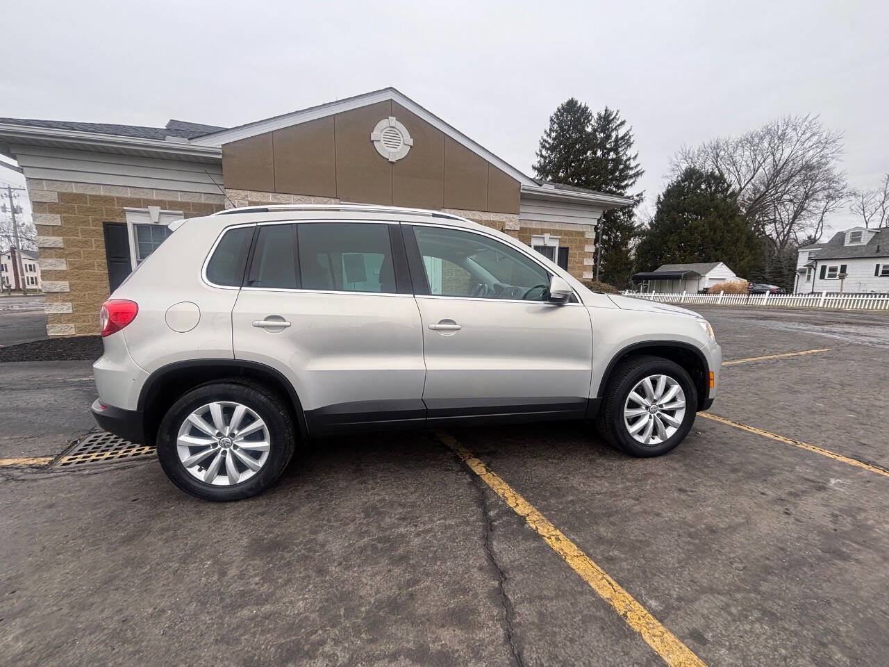 Used 2011 Volkswagen Tiguan S image 5