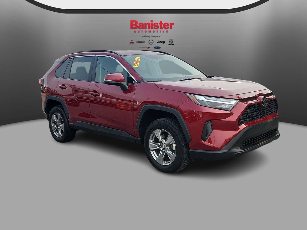 Used 2025 Toyota RAV4 XLE AWD/4WD image 3