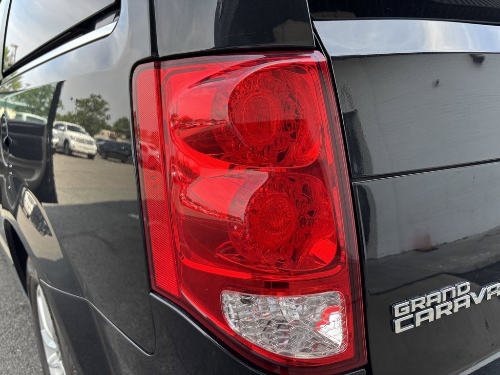 Used 2019 Dodge Grand Caravan SXT image 39