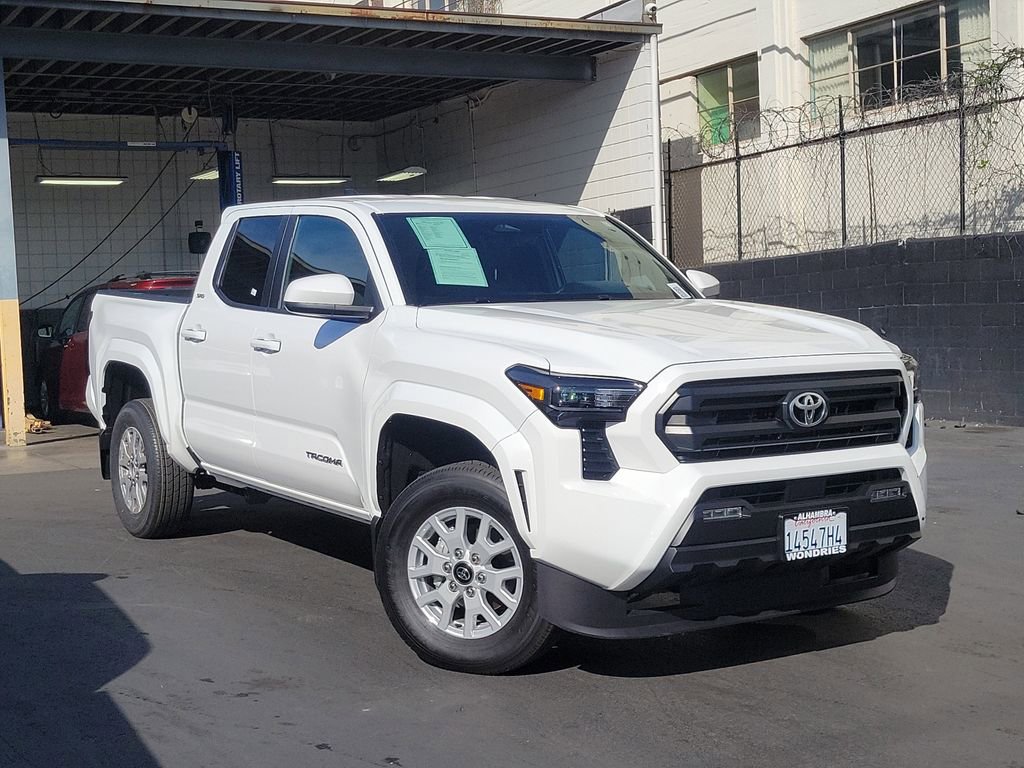 Used 2025 Toyota Tacoma SR5 image 33