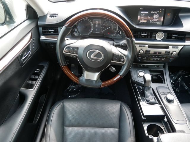 Used 2016 Lexus ES 350 w/ Premium Package w/Wood Trim FWD image 11