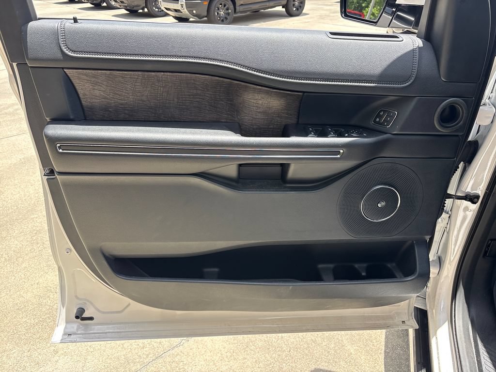 Used 2019 Ford Expedition Limited w/ Special Edition Package RWD image 16