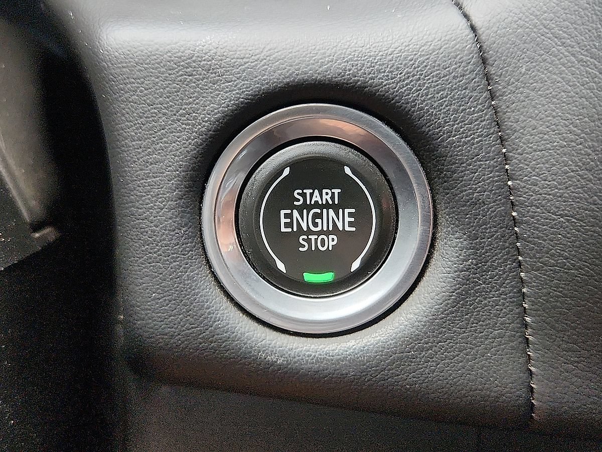 Used 2022 GMC Yukon XL AT4 AWD/4WD image 9