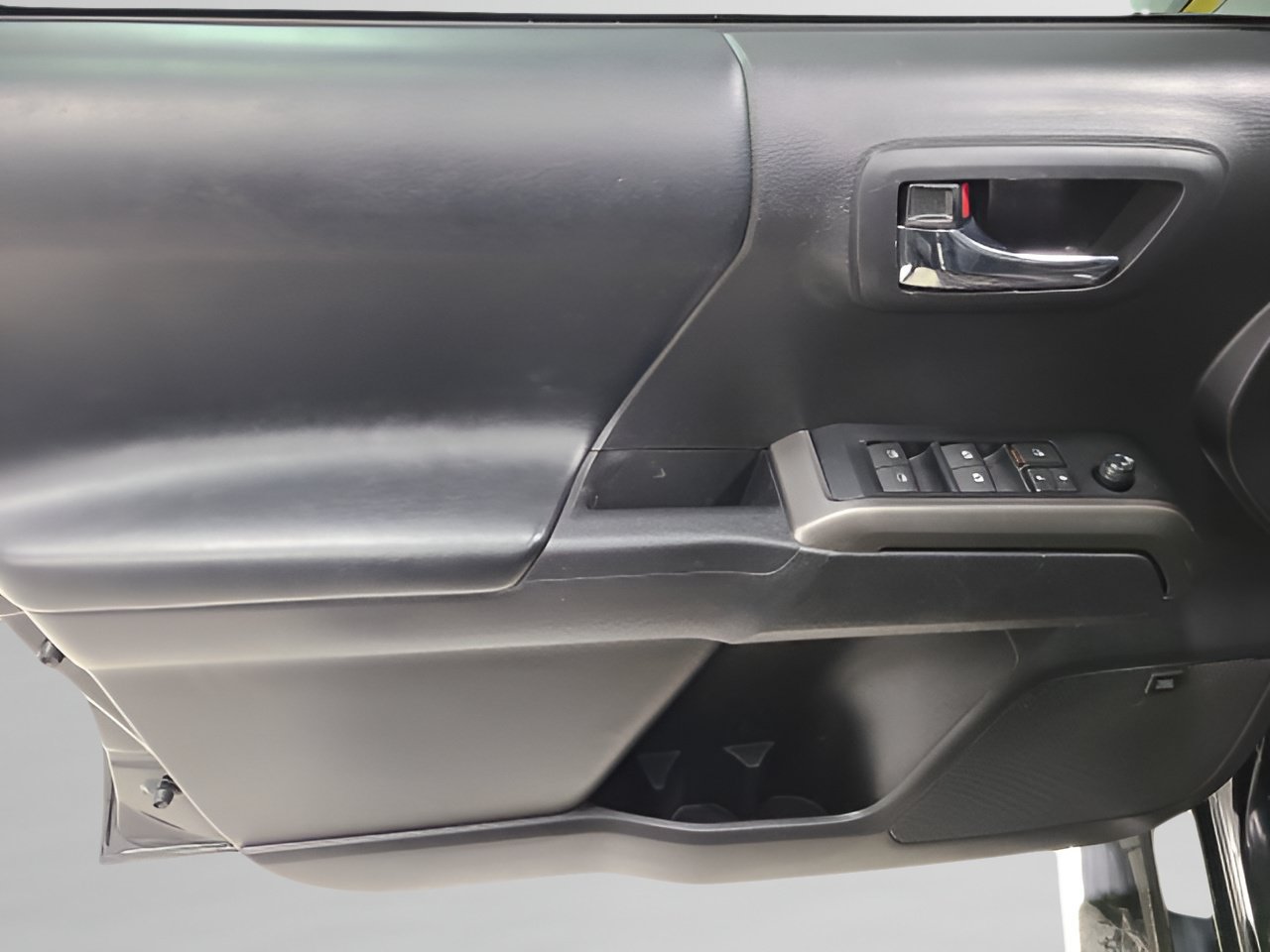 Used 2022 Toyota Tacoma Limited AWD/4WD image 21