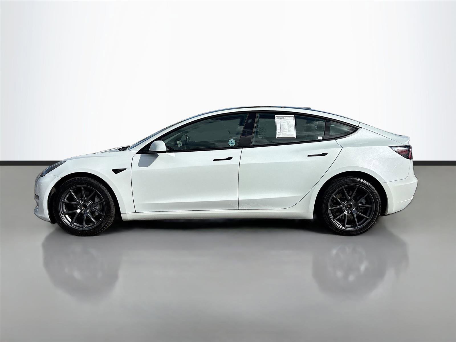 Used 2023 Tesla Model 3 Standard Range image 4