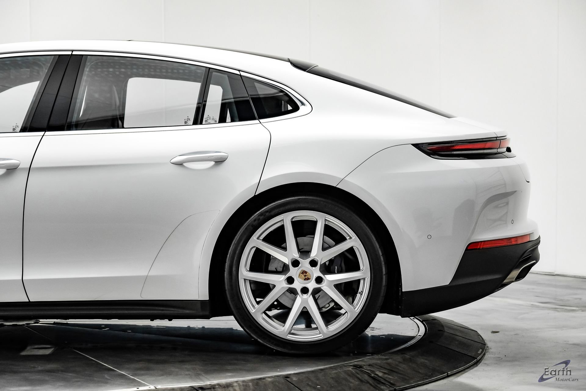 Used 2025 Porsche Panamera w/ Premium Package RWD image 9