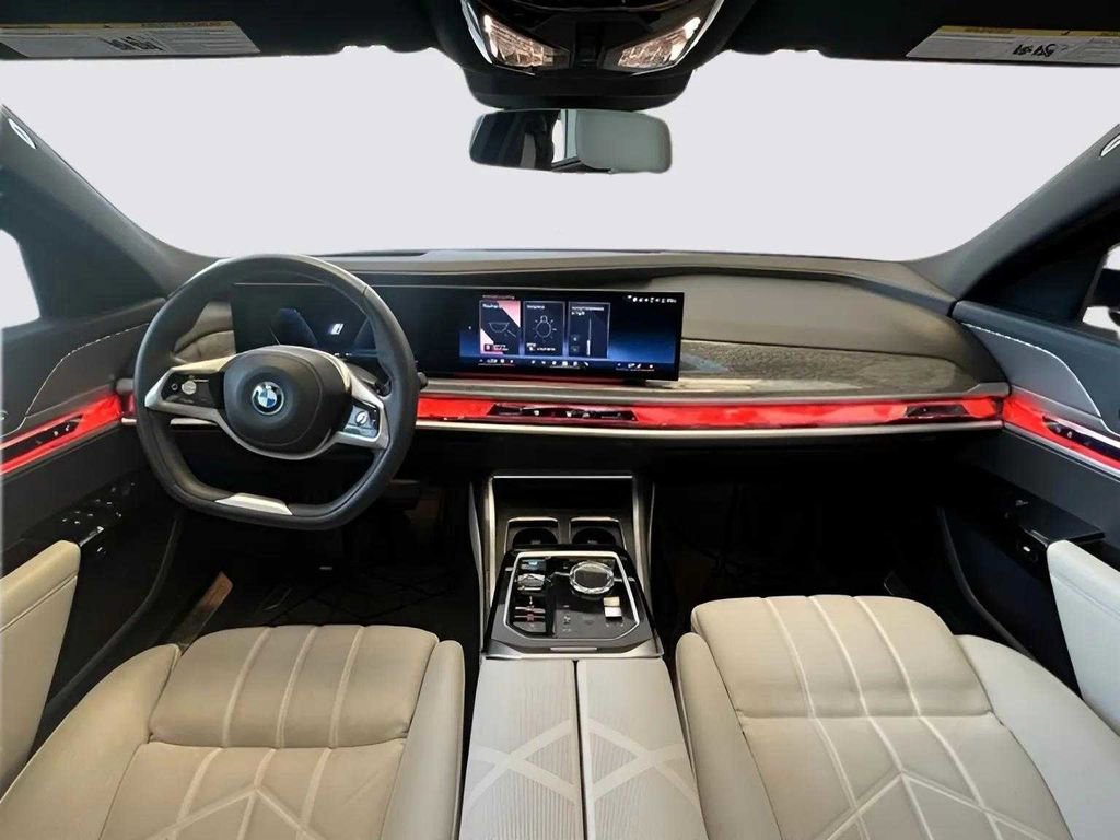 Used 2024 BMW i7 xDrive60 image 33
