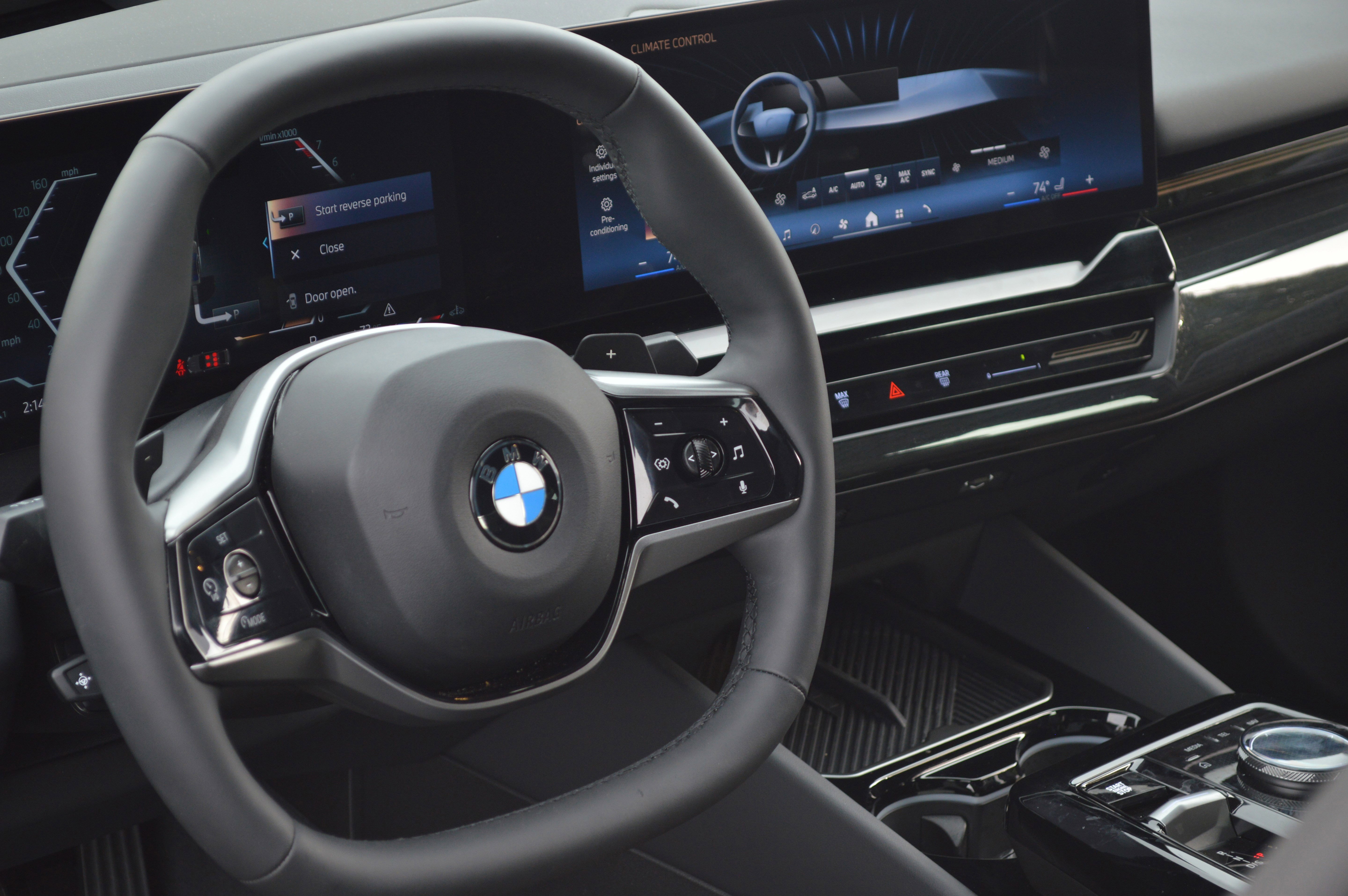 Used 2025 BMW 530i xDrive w/ Premium Package image 25