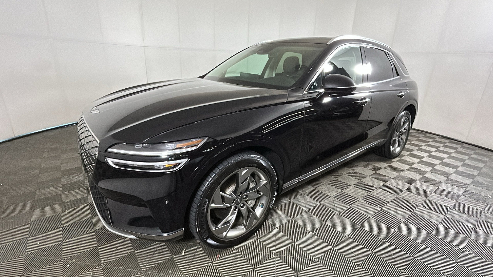 Used 2025 Genesis Electrified GV70 AWD/4WD image 8