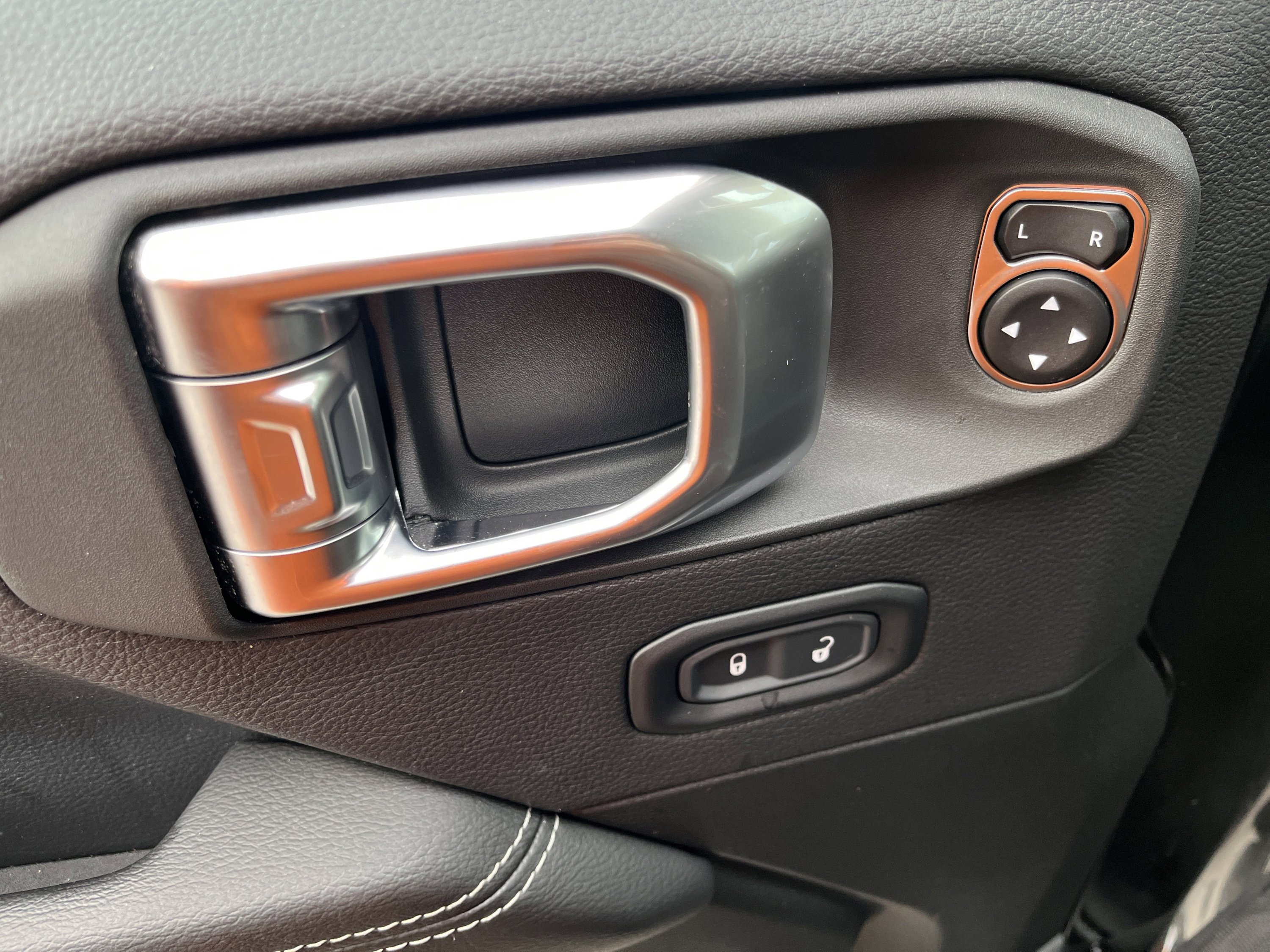 Used 2023 Jeep Wrangler Sahara w/ Cold Weather Group image 20