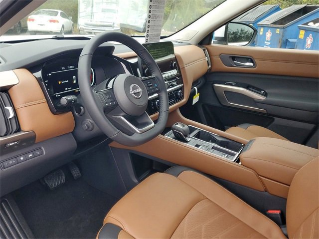 New 2025 Nissan Pathfinder Platinum image 8