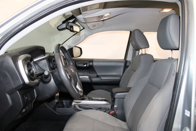 Used 2022 Toyota Tacoma SR5 RWD image 7
