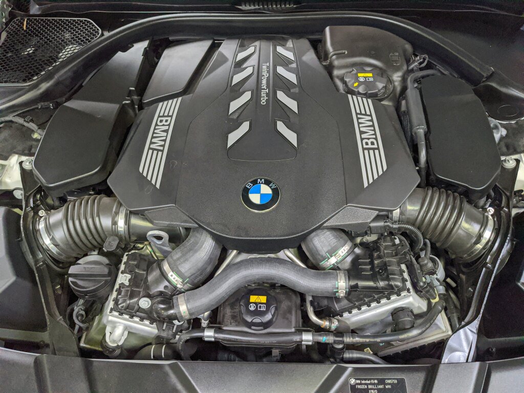Used 2022 BMW 750i xDrive w/ Executive Package AWD/4WD image 38