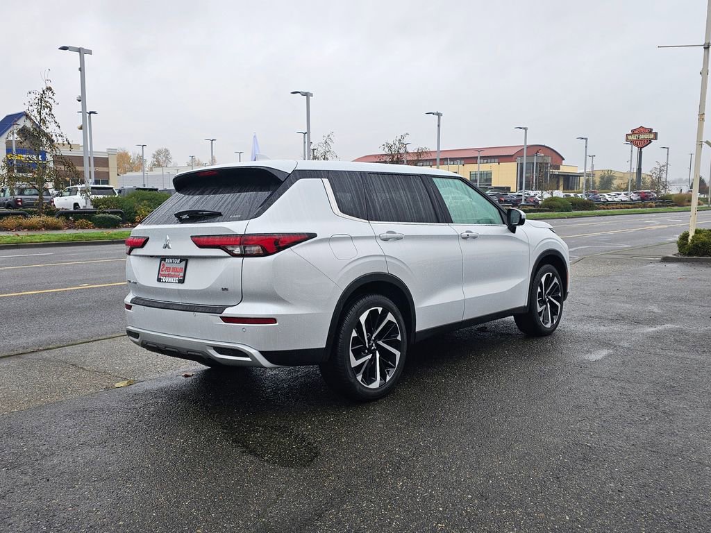 Used 2024 Mitsubishi Outlander SE image 4