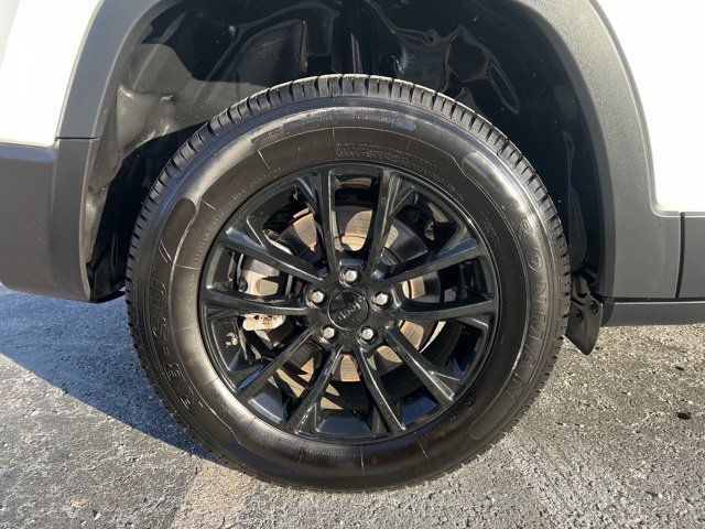 Used 2023 Jeep Cherokee Altitude Lux image 44