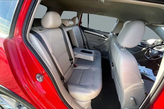 Used 2017 Volkswagen Golf Alltrack S image 24