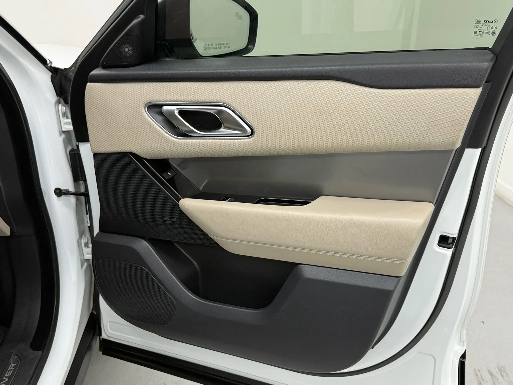 Used 2020 Land Rover Range Rover Velar S image 17