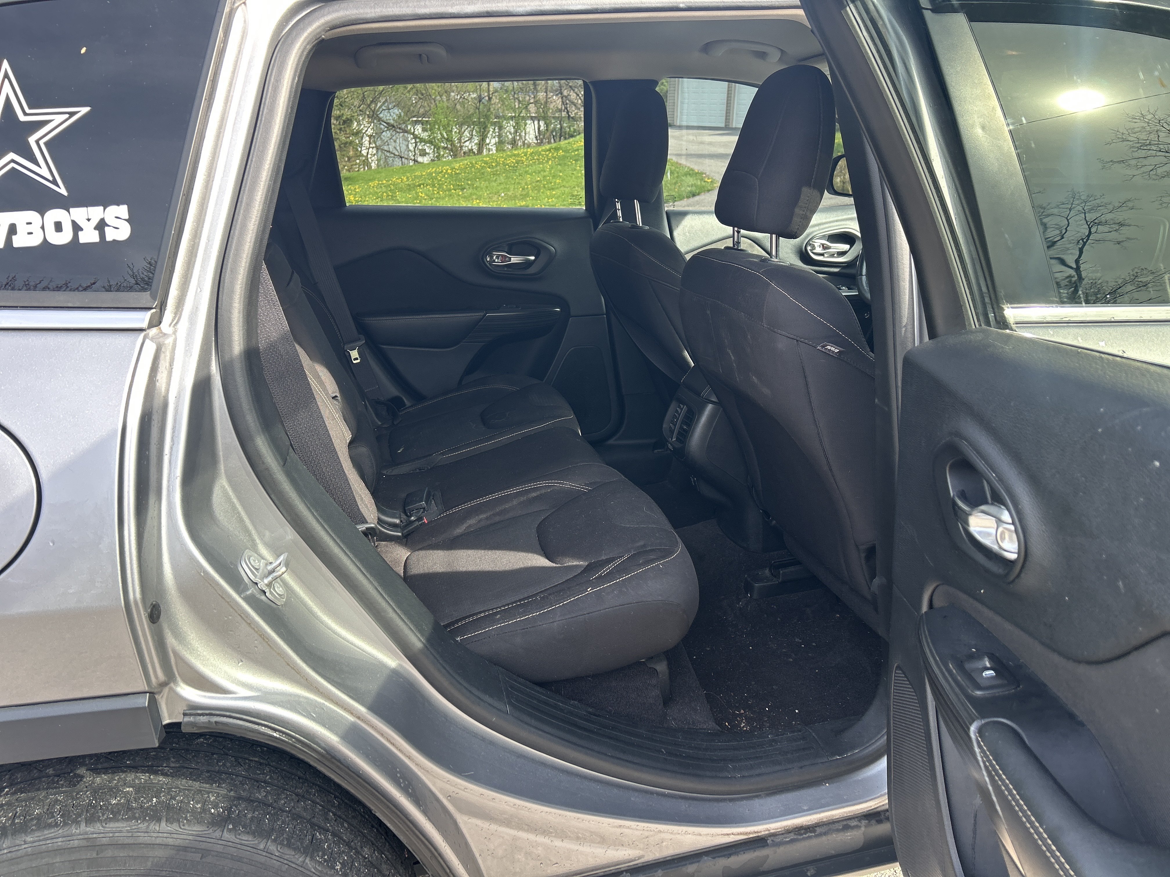 Used 2017 Jeep Cherokee Latitude AWD/4WD image 13