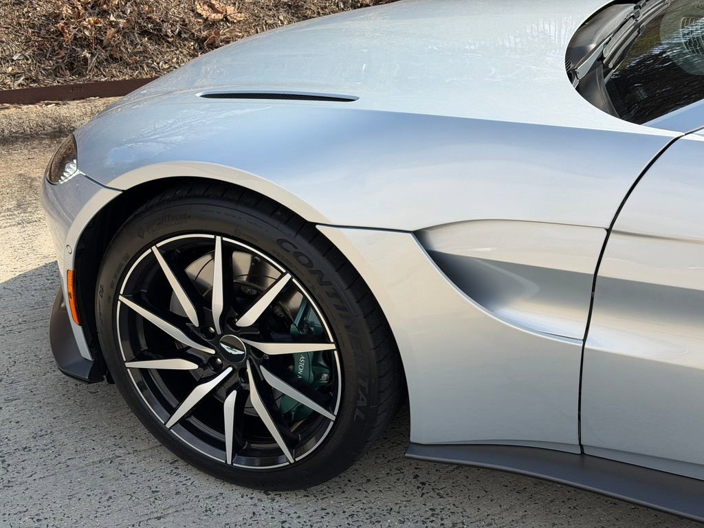 Used 2020 Aston Martin V8 Vantage Coupe image 9