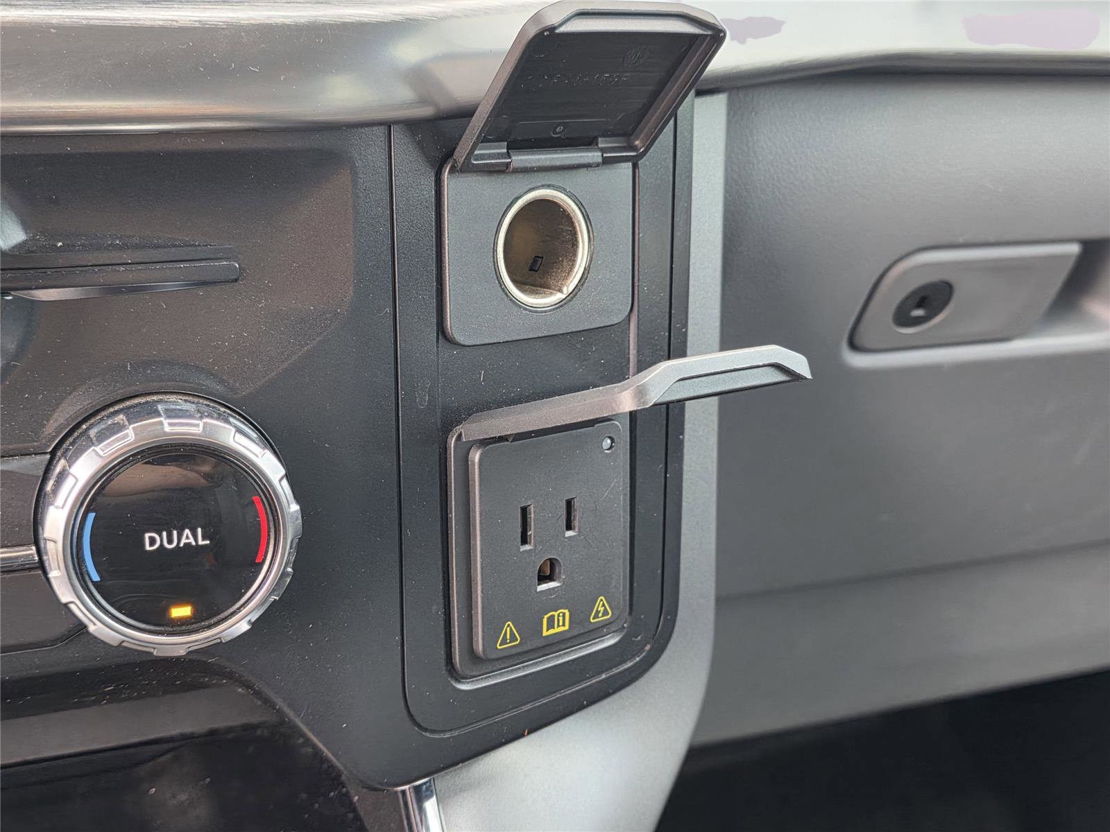 Used 2022 Ford F150 Lariat w/ Equipment Group 501A Mid image 23