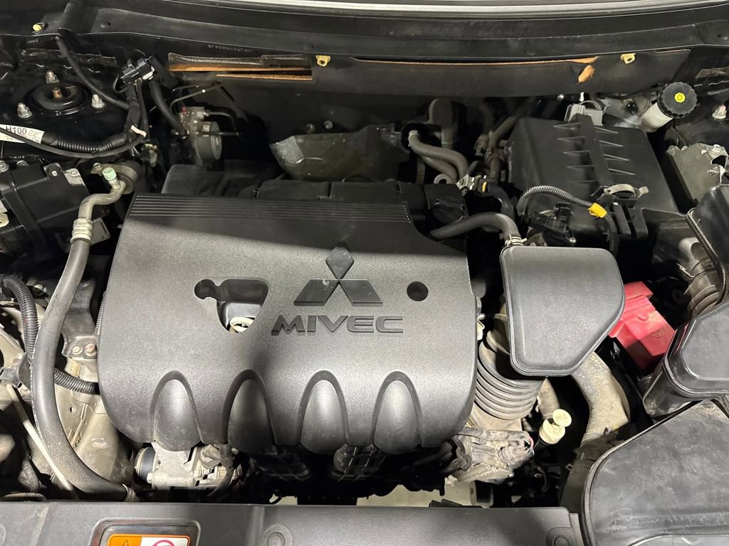 Used 2016 Mitsubishi Outlander SE image 11