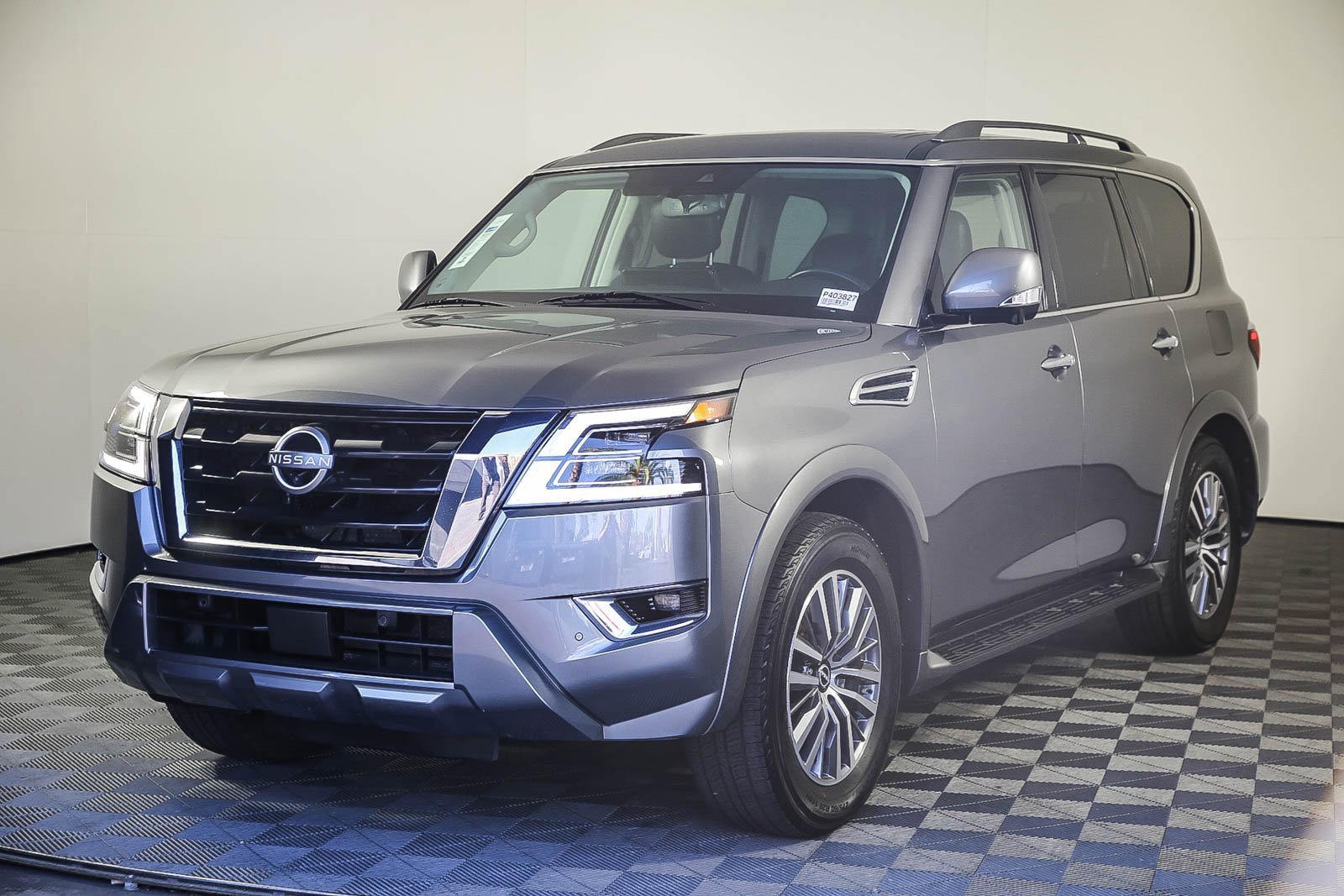 Used 2023 Nissan Armada SL w/ Captain's Chairs Package image 3