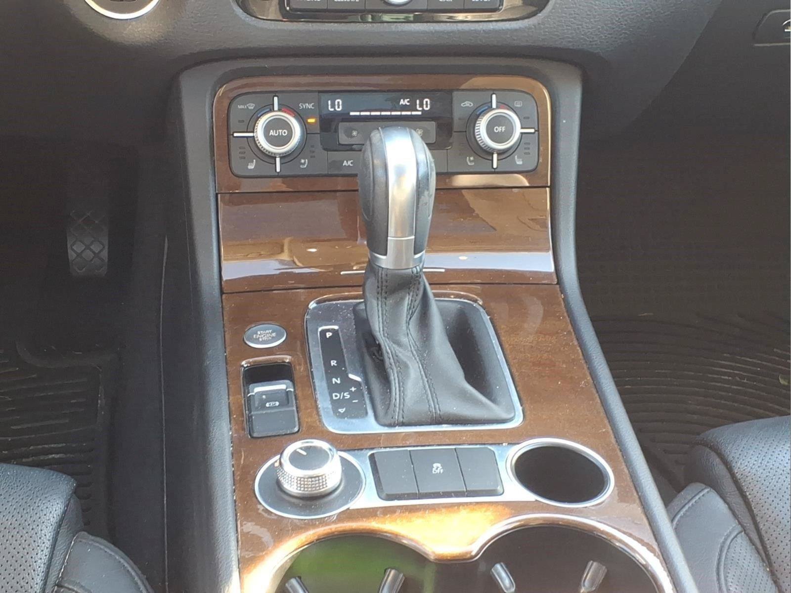 Used 2016 Volkswagen Touareg VR6 AWD/4WD image 16