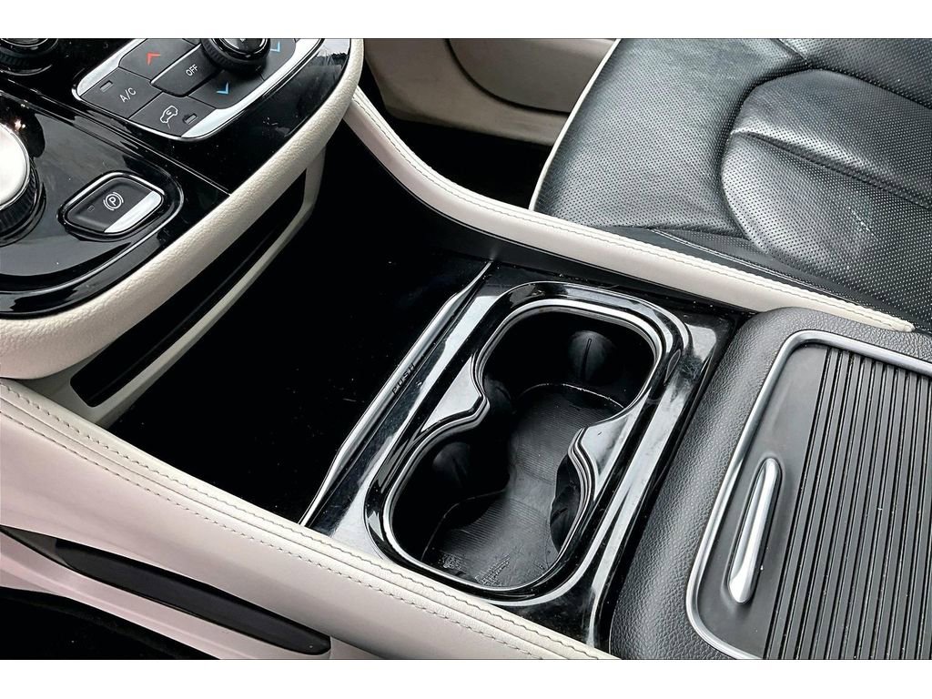 Used 2022 Chrysler Pacifica Limited image 16