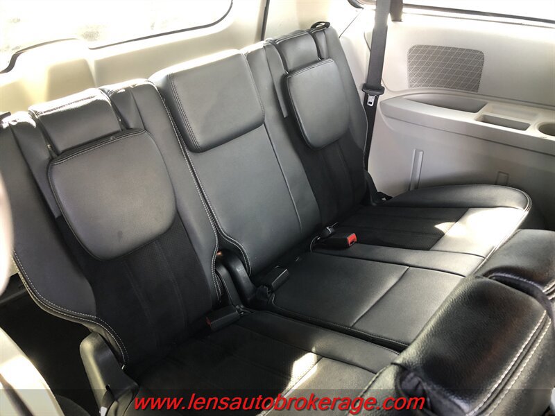 Used 2018 Dodge Grand Caravan SXT FWD image 18