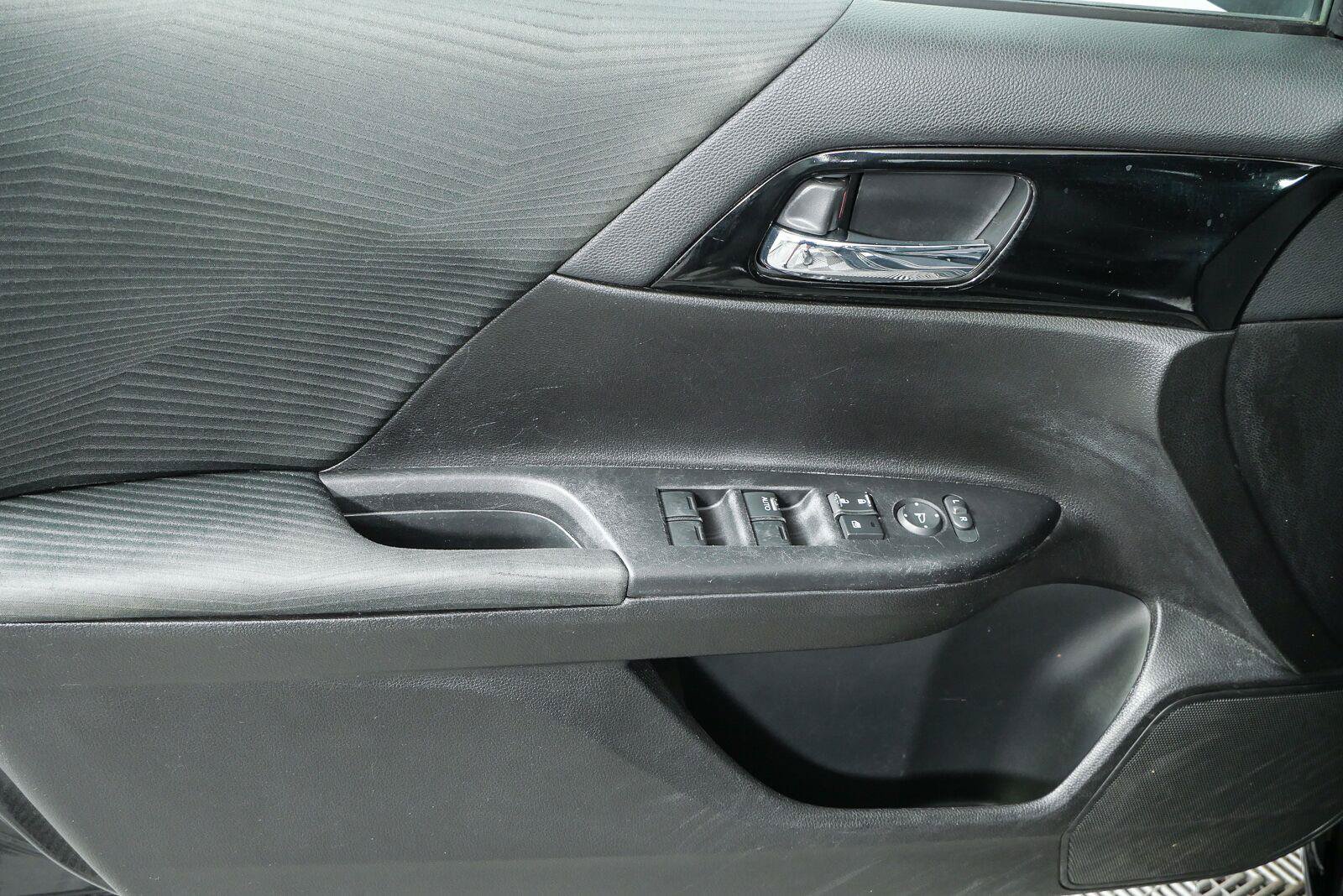 Used 2016 Honda Accord LX image 6