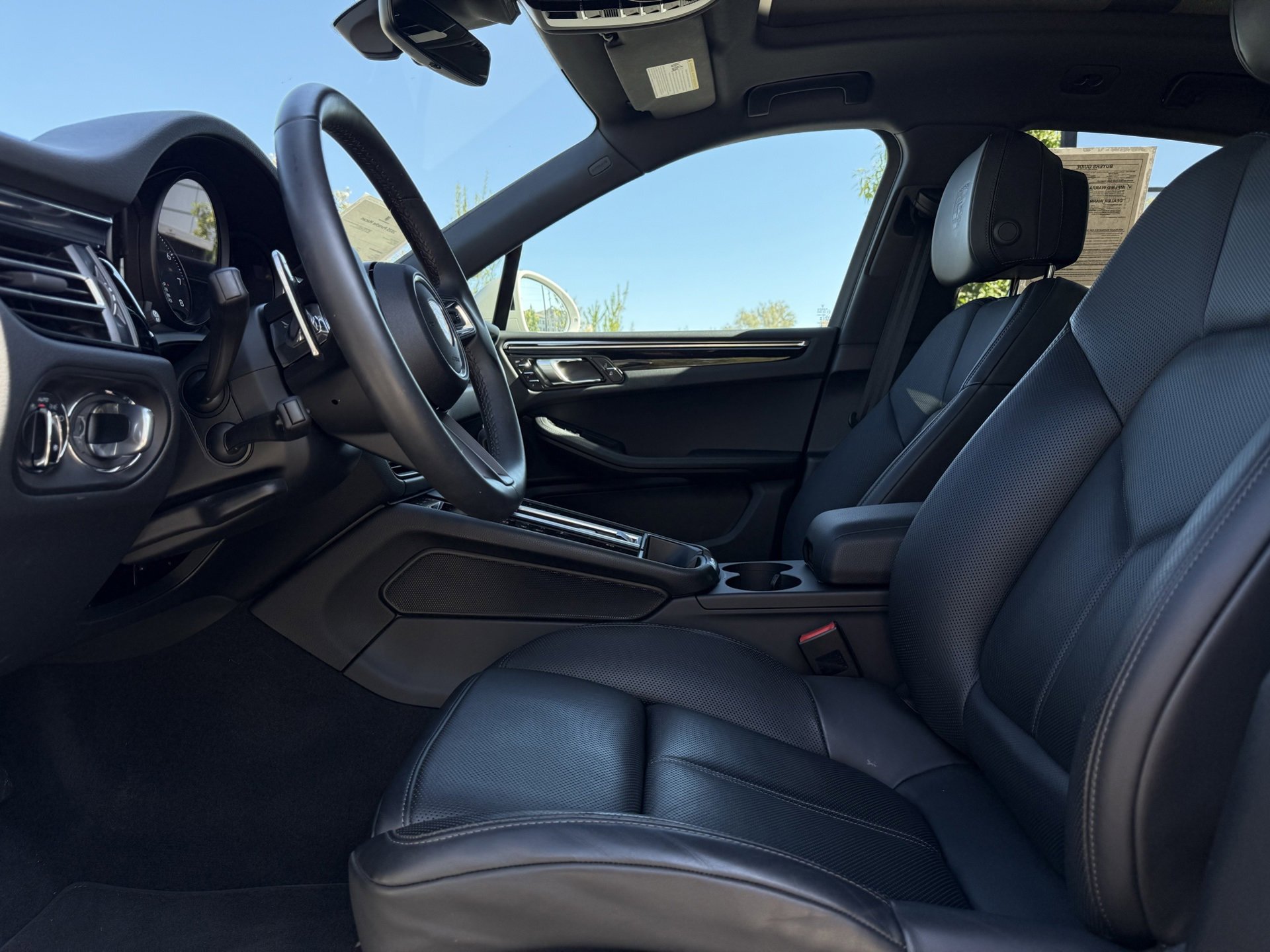 Used 2025 Porsche Macan image 13