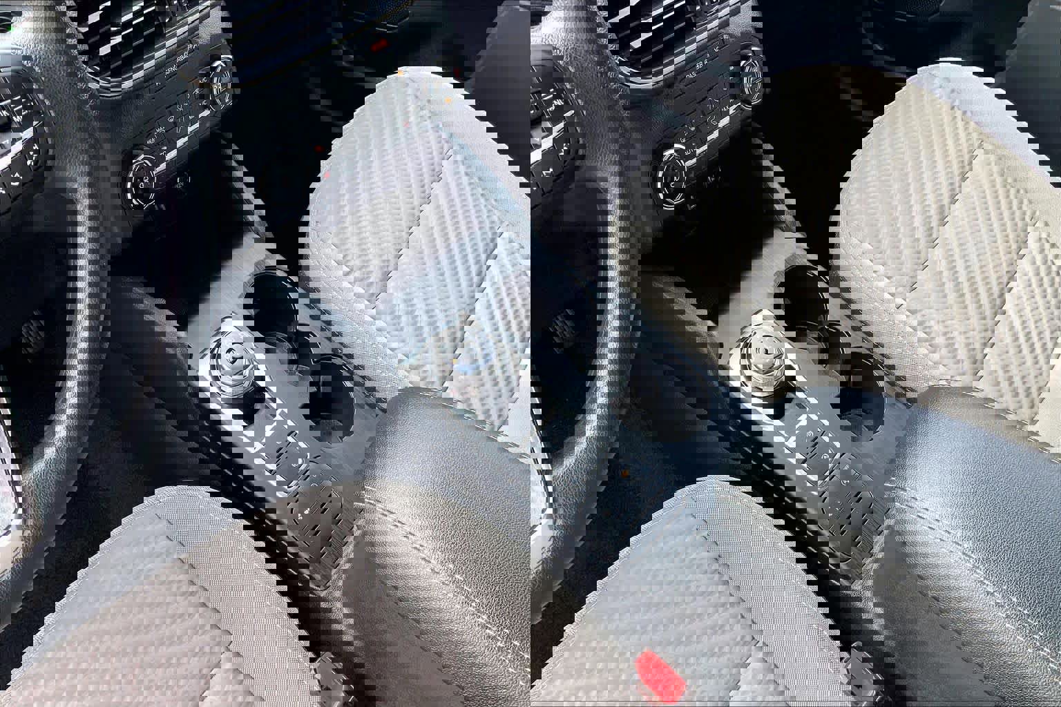 Used 2020 Ford Escape SE image 18